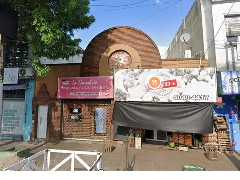 LOTE DE APROX 10 X 24 MTS C/DOS LOCALES S/AVENIDA!