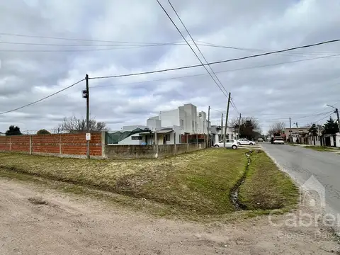 Venta de Lote propio en esquina - Los Hornos, La Plata.