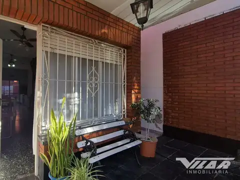 Casa 5 ambientes con 2 baños
