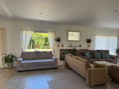 Casa 4 ambientes con 4 baños