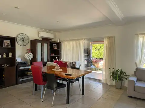 Casa en Venta con 4 cocheras