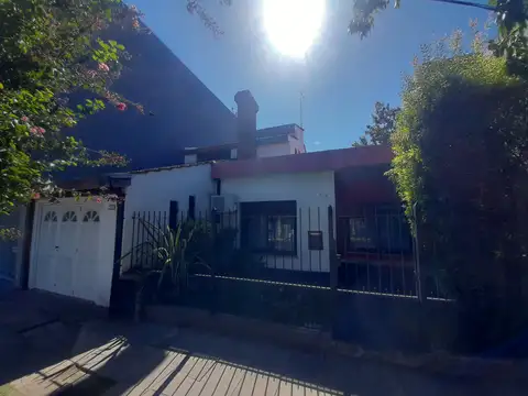 VENTA - EXCELENTE CASA 4 AMBIENTES