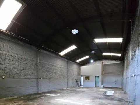 Pasaje Angeloni 4761 - Galpón en Venta