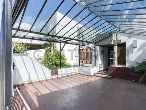 CASA EN VENTA EN RINGUELET DE 2 DORMITORIOS