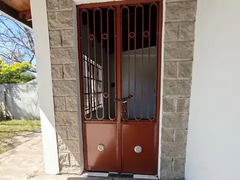 VENTA CASA QUINTA 3 AMBIENTES PONTEVEDRA PILETA