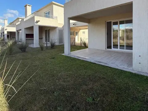 Casa 3 Amb A Estrenar Cochera, Galeria, Parrilla en Pilar