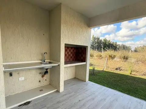 Casa en Alquiler en Pilar, USD 1.200