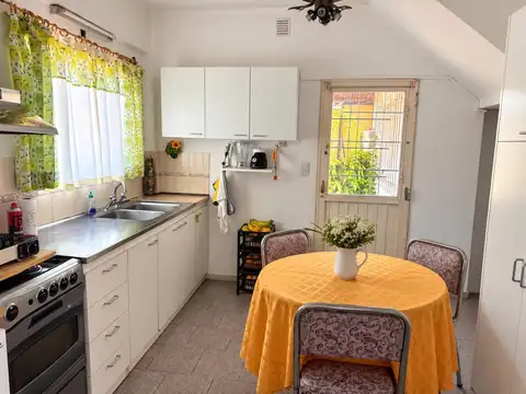 VIVIENDA MULTIFAMILIAR EN BUENA ZONA DE CARAPACHAY