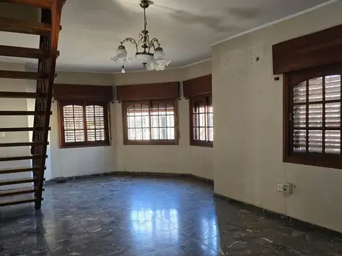 VENTA CASA 3 DORMITORIOS MUY BUENA UBICACIÓN