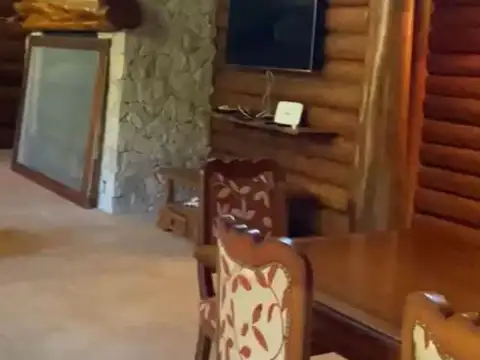 Casa en Alquiler con 3 cocheras