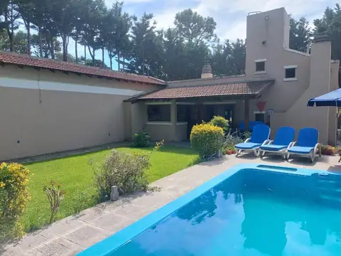 Casa 5 ambientes en venta. Zona Norte,Villa Gesell.