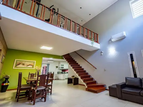 VENTA - Casa de 4 dormitorios, pileta y galpón - Urquiza, Rosario