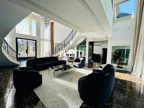 Casa 8 ambientes con 6 baños