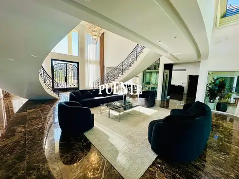 Casa en Venta con 2 cocheras