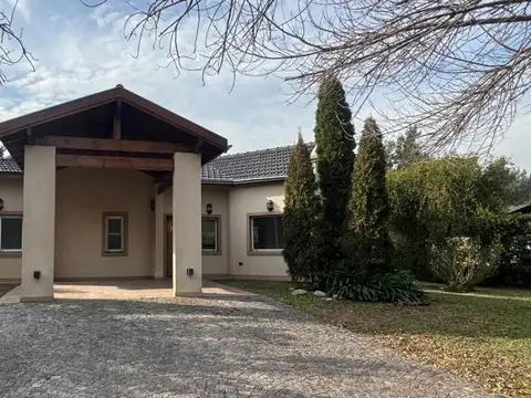 Casa en venta - 3 Dormitorios 3 Baños - San Vicente