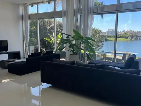Casa en Alquiler de 4 dormitorios