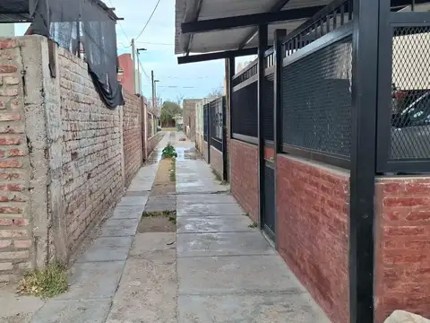 Casa 5 ambientes con 1 baño