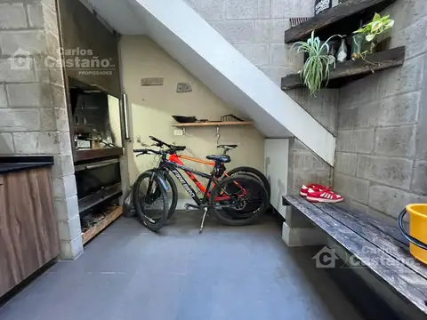 Depto Tipo Casa 4 ambientes con 3 baños