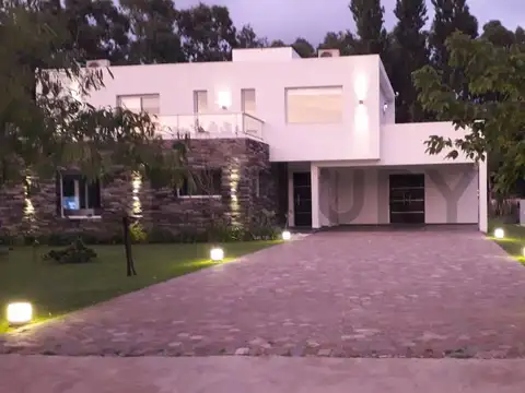 Casa en Venta de 4 dormitorios