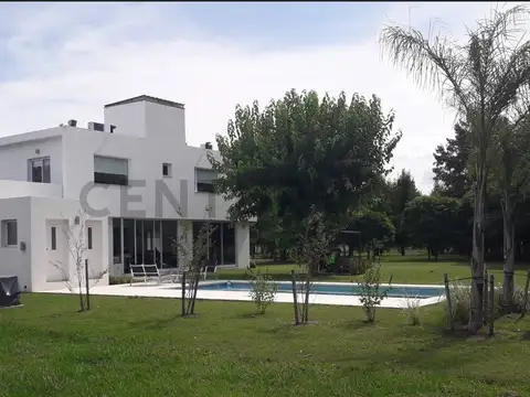 Casa 5 ambientes con 3 baños