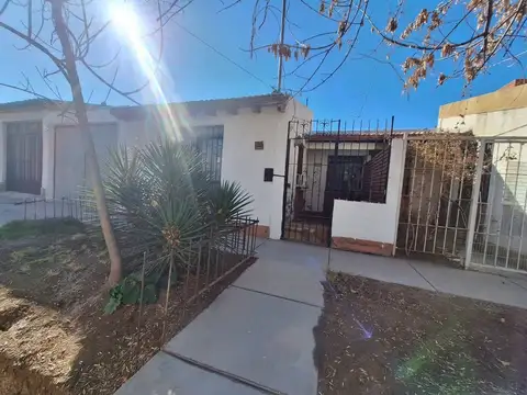 GRAN OPORTUNIDAD CASA PARA REFACCIONAR, GODOY CRUZ