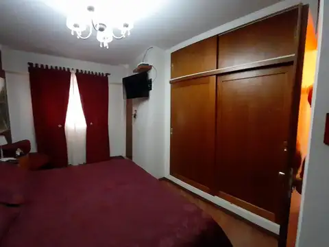 Venta-casa-3 Amb-parrilla-pilet- cochera-lote propio-Gregorio de Laferrere