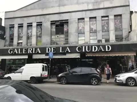 Local Comercial en Galeria Ciudad en MORON CENTRO - Alquiler