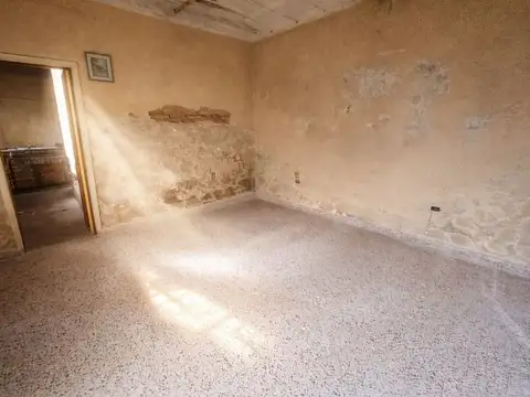VENTA DE CASA CON LOCAL A REFACCIONAR