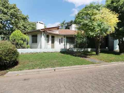 VENTA CASA EN PARQUE BELÉN 4 AMBIENTES VESTIDOR QUINCHO LAVADERO  JARDIN LOTE AMPLIO ESCOBAR