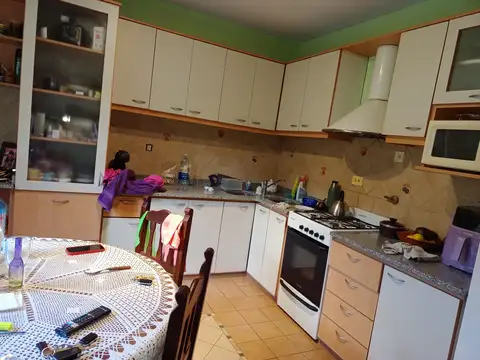Casa 6 ambientes con 4 baños