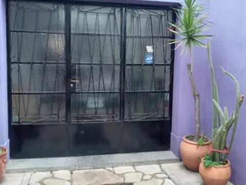 Casa en Venta con 3 cocheras