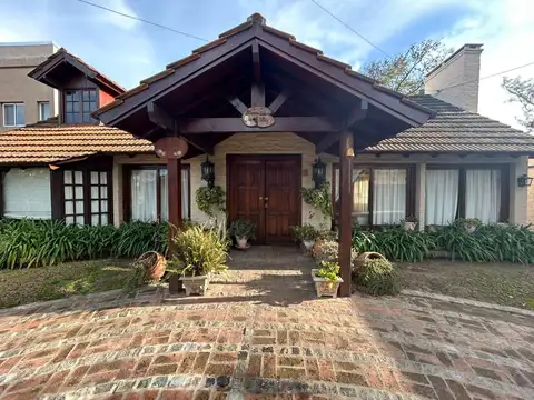 Casa en venta en Champagnat, Pilar