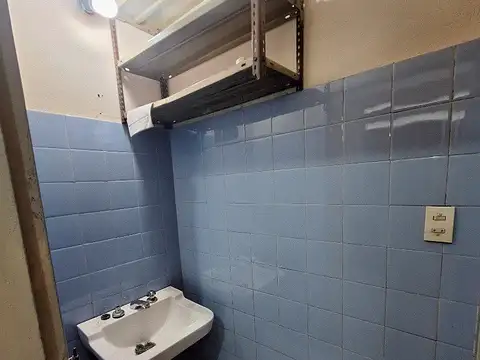 LOCAL 25m² CON VIDRIERA - FLORESTA - A 50mts. DE AV. RIVADAVIA - ALQUILER