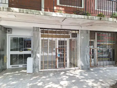 LOCAL 25m² CON VIDRIERA - FLORESTA - A 50mts. DE AV. RIVADAVIA - ALQUILER