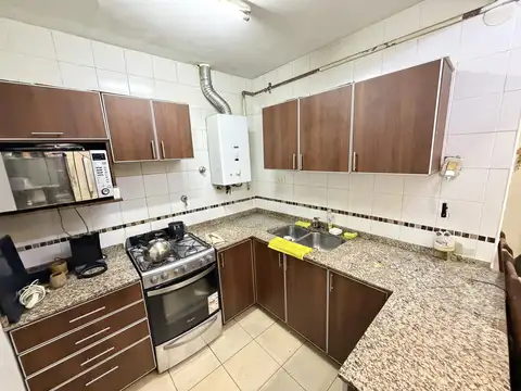 Casa en esquina. Ideal uso comercial/institucional. A reciclar