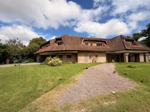 Casa 7 ambientes con 5 baños