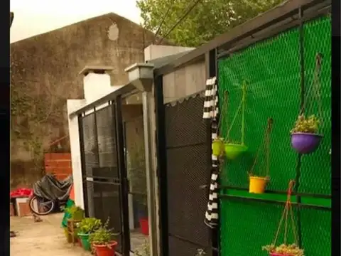 Casa 2 ambientes con 1 baño