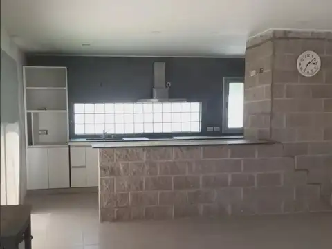 Casa en Venta en Arana [Cod: ]