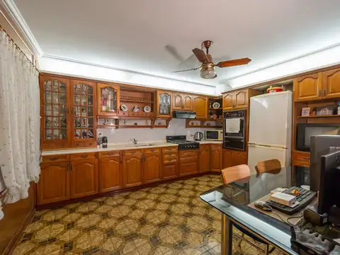 Casa 5 ambientes con 2 baños