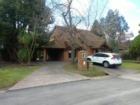 Venta de Casa 5 Ambientes en country banco provincia.Francisco Alvarez Moreno