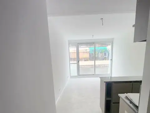 Oficina a estrenar en Belgrano. Al frente con balcón.