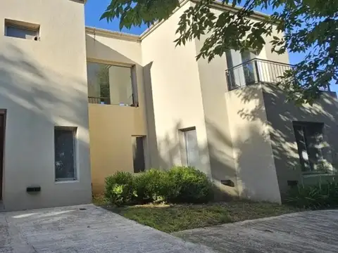 Avenida De Todos Los Santos 1768
