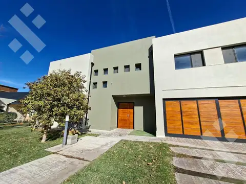 Venta casa Bº Comahue Golf Club