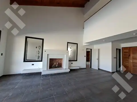 Venta casa Bº Comahue Golf Club