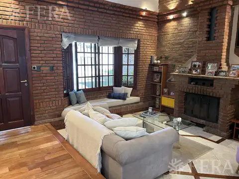 Casa 5 ambientes con 3 baños