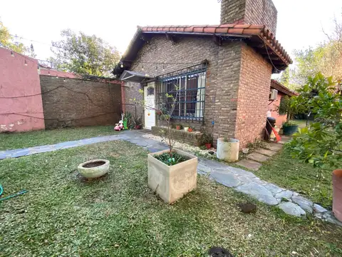 VENTA/PERMUTA - Casa - 3 dormitorios - Pileta - Jardin - Cochera. Fisherton, Rosario.