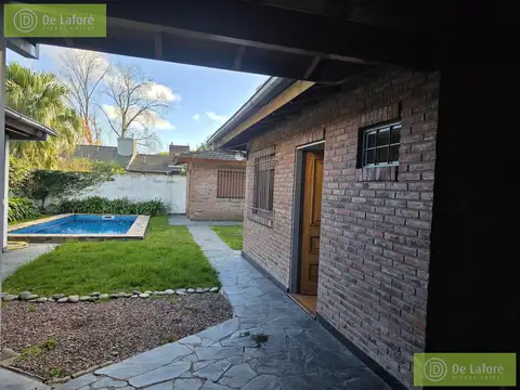 ALQUILER - Casa estilo chalet, 5 amb. en Punta Chica, con pileta y quincho!