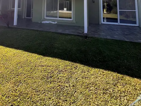 Casa 6 ambientes con 4 baños