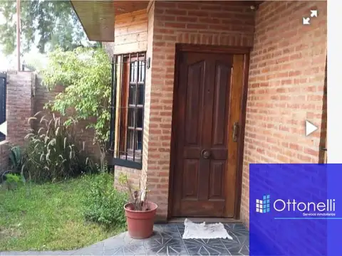 Casa 4 ambientes con 2 baños