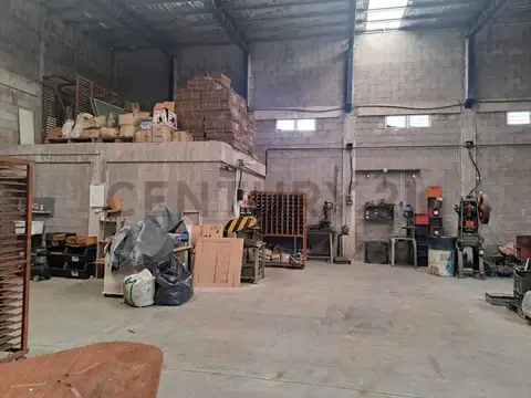 Galpon en Venta 46  mts Fondo